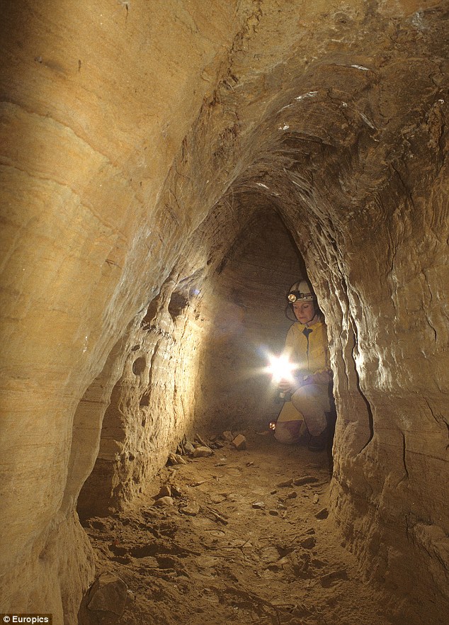 Tunnels-scotland neolithic-settlements